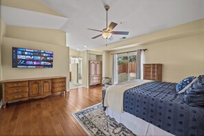 4 habitaciones, tabla de planchar con plancha y cuna de viaje 