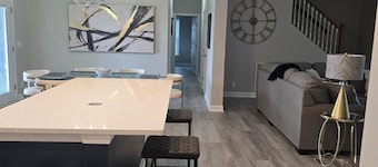 Beautifully appointed river house with private dock and 10 minutes from Beaufort