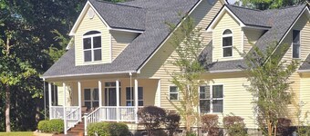 Beautifully appointed river house with private dock and 10 minutes from Beaufort
