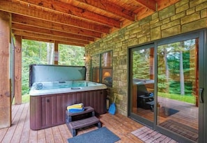 Unclassified image, 2 of 38, button - Bear Pines charming 3 bdrm cabin, Hot Tub, WiFi, in scenic South Bloomingville (South Bloomingville)