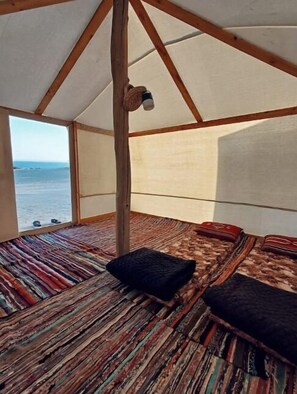 9 bedrooms, bed sheets