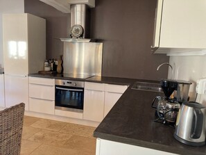 Kühlschrank, Ofen, Herdplatte, Geschirrspüler