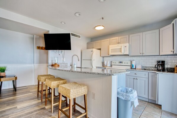 ثلاجة، ميكروويف، فرن، موقد طهي مسطح