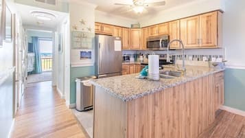 House, Multiple Beds (Blue Surf 17B) | Private kitchen | Oven, toaster