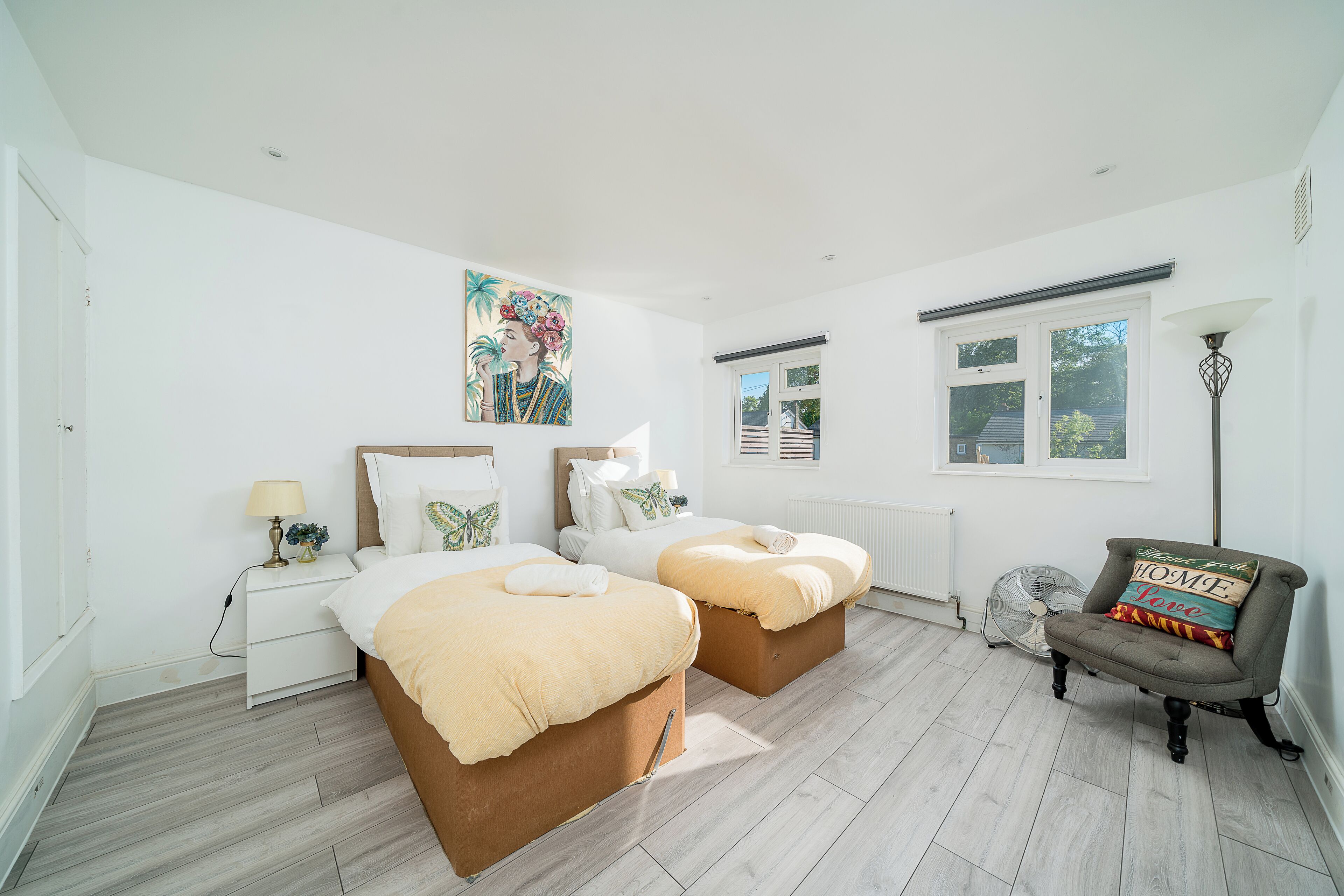 4 bedrooms, iron/ironing board, WiFi, bed sheets