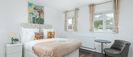 4 室のベッドルーム、アイロン / アイロン台、WiFi、ベッドシーツ