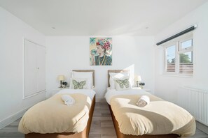 4 dormitorios, tabla de planchar con plancha, wifi y ropa de cama