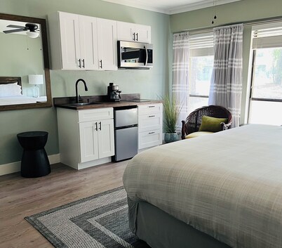 Private suite with own entry in vibrant Gainesville