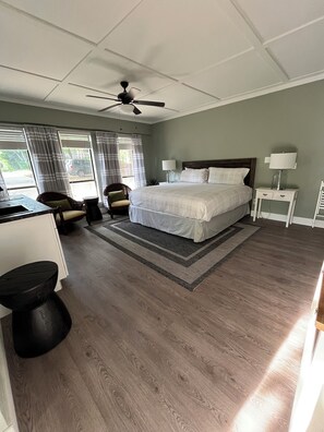 1 bedroom, iron/ironing board, WiFi, bed sheets - Private suite with own entry in vibrant Gainesville (Gainesville)
