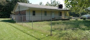 Exterior - 3-bedroom house in awesome Corinth with WiFi, AC. No cleaning fees (Corinth)