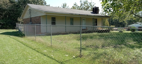 3-bedroom house in awesome Corinth with WiFi, AC. No cleaning fees