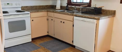電子レンジ、オーブン、コンロ、食器洗い機