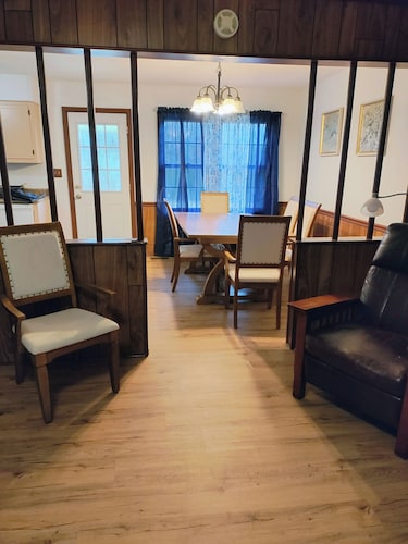 3-bedroom house in awesome Corinth with WiFi, AC. No cleaning fees