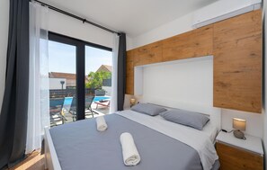 2 bedrooms, iron/ironing board, free WiFi