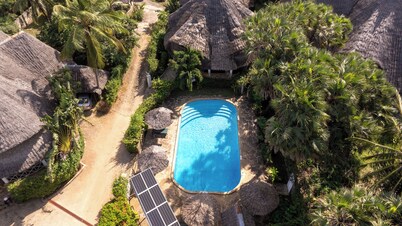 Casa Di Mia Villa, with Pool & 3 min walk to Beach.