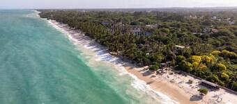 Casa Di Mia Villa, with Pool & 3 min walk to Beach.