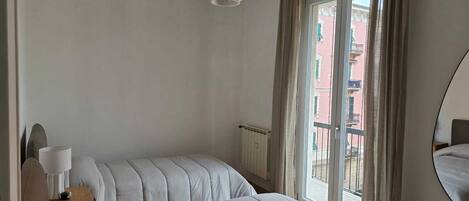 2 chambres, fer et planche à repasser, Wi-Fi, draps fournis