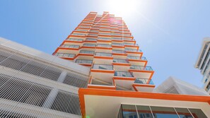 Exterior - Pool View 1BR with Spacious Balcony, Short Drive to Downtown, Binghatti Gateway (Dubai)