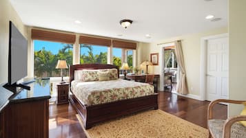 4 bedrooms, desk, iron/ironing board, travel crib