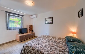 1 chambre, fer et planche à repasser, Wi-Fi gratuit