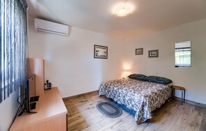 1 bedroom, iron/ironing board, free WiFi