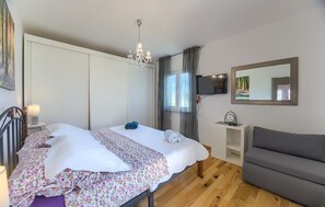 2 chambres, fer et planche à repasser, lit parapluie, Wi-Fi gratuit