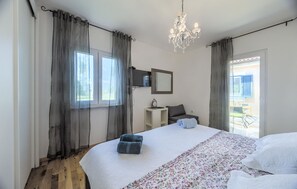 2 chambres, fer et planche à repasser, lit parapluie, Wi-Fi gratuit