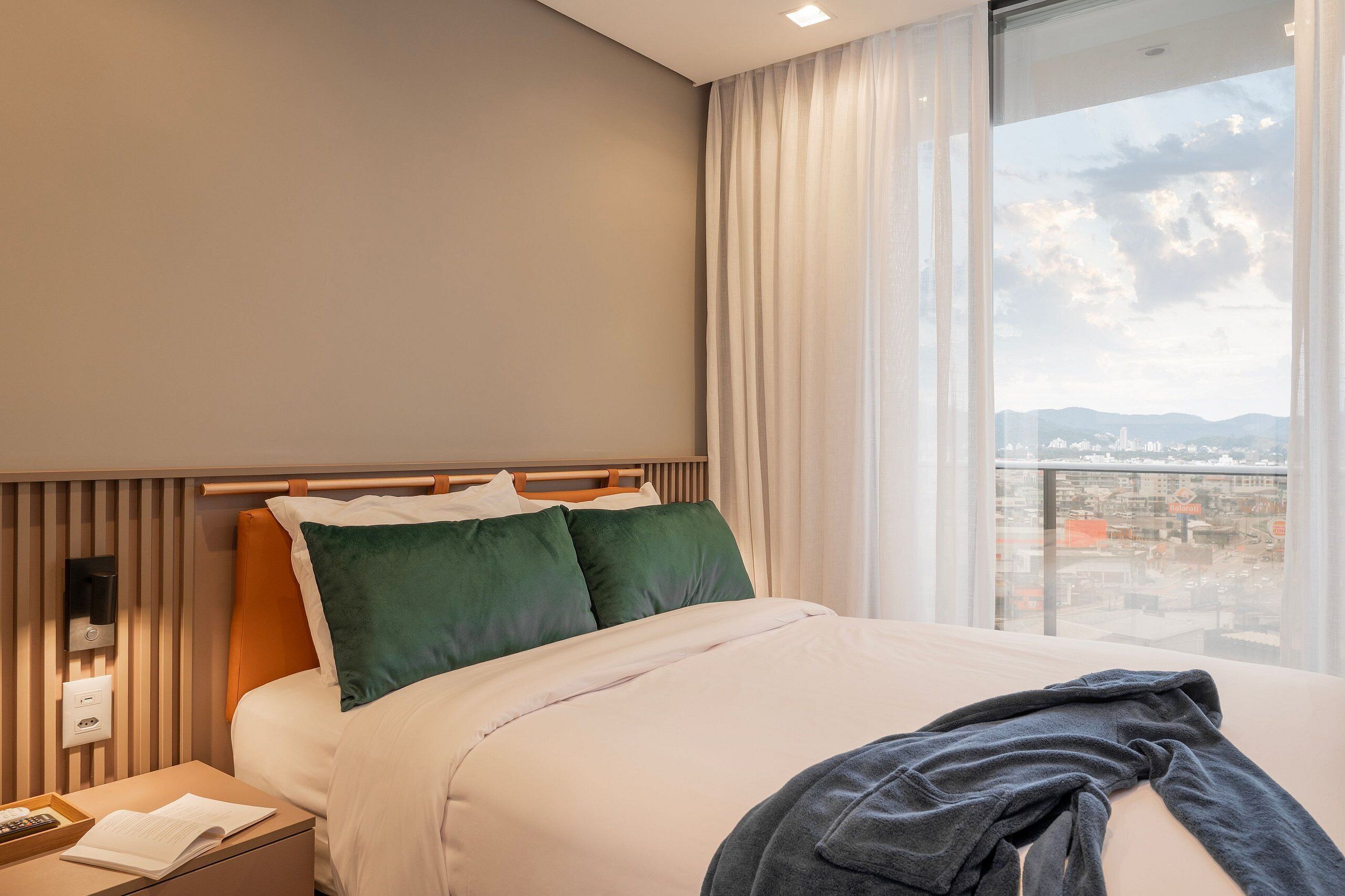 Laptop workspace, free WiFi, bed sheets