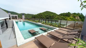 Kolam renang outdoor