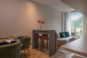 Gallery Apartment | Dining - The Spot One - Luxo e acesso direto ao Balneário Shopping (Balneário Camboriú)