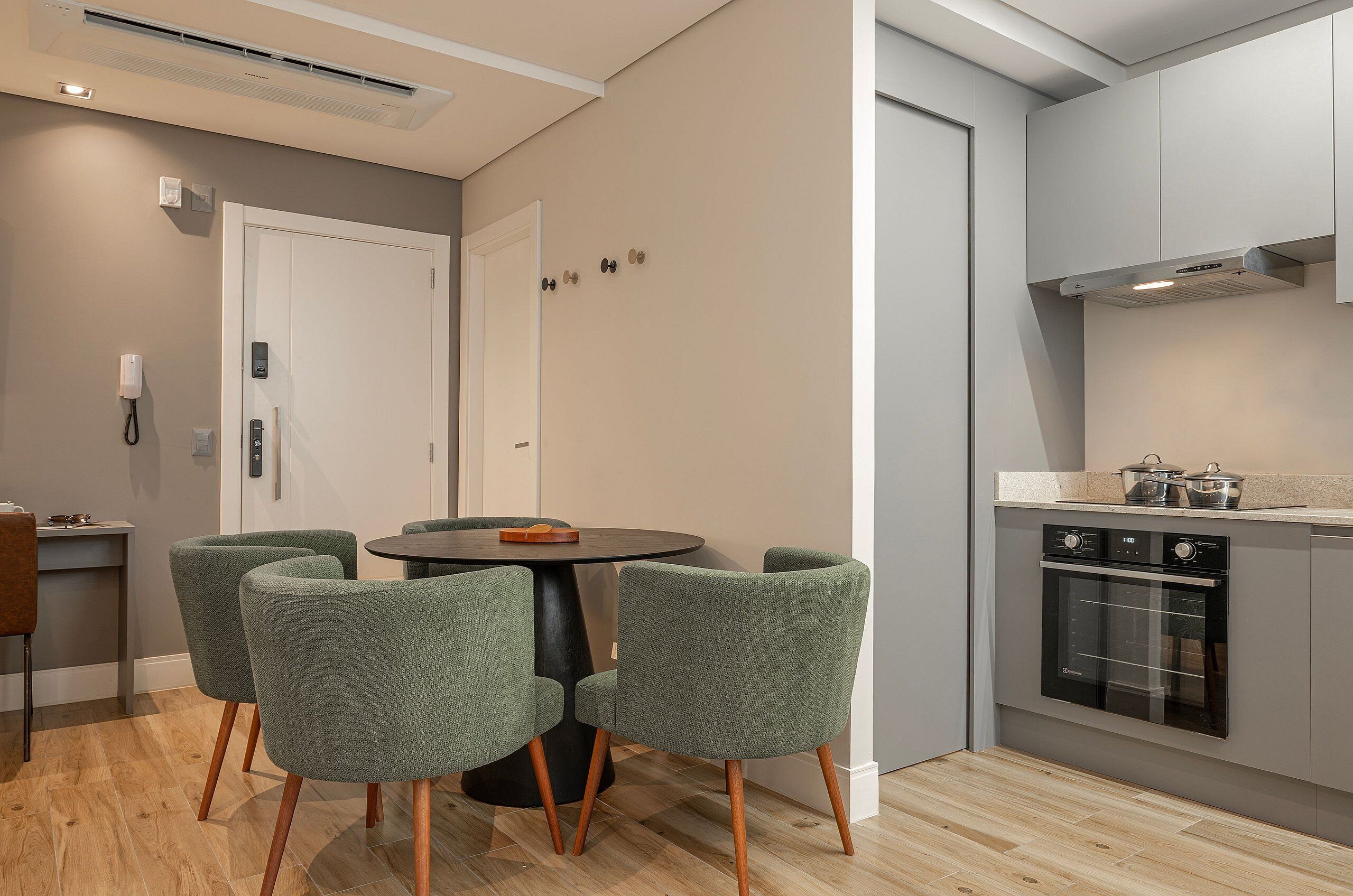 Elite Apartment | Private kitchen | Full-size fridge, microwave, oven, stovetop