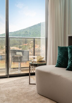 Appartement Premium | Coin séjour | TV connectée de 40 pouces avec chaînes numériques