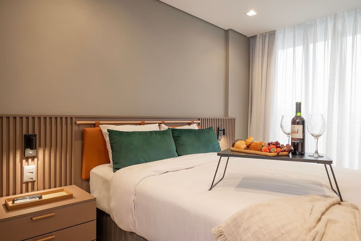 Laptop workspace, free WiFi, bed sheets