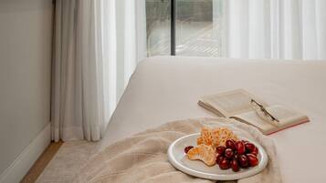 Apartamento família | Espaço de trabalho para notebook, Wi-Fi de cortesia, roupa de cama