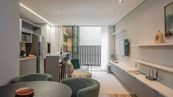 Elite appartement | Woonruimte | Een 40-inch smart-tv met digitale zenders