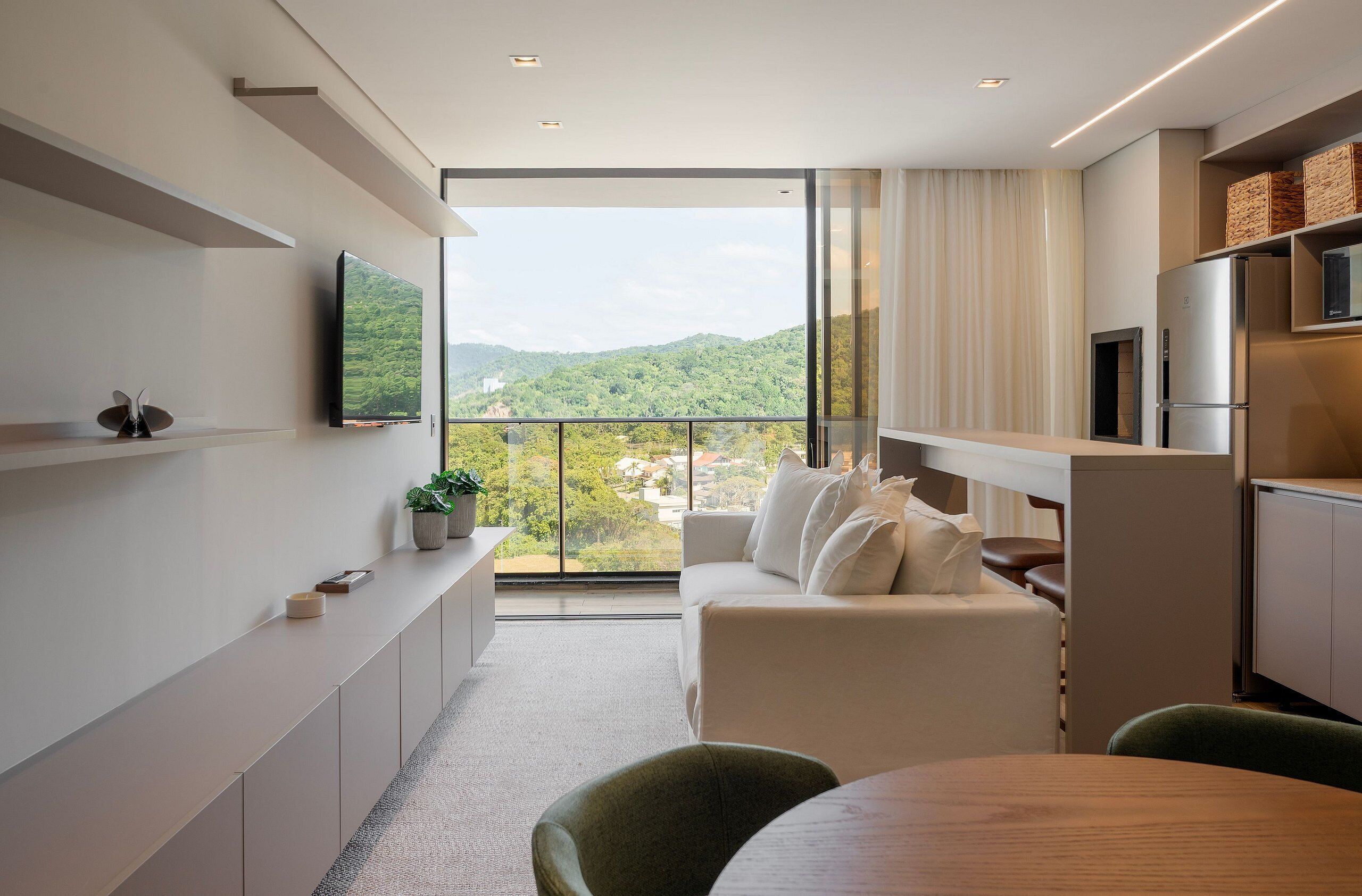 Apartamento superior | Zona de estar | Smart TV de 40 pulgadas con canales digitales
