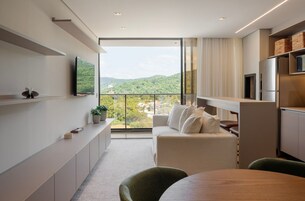 Apartamento superior | Área de estar | Smart TV 40 polegadas com canais digitais