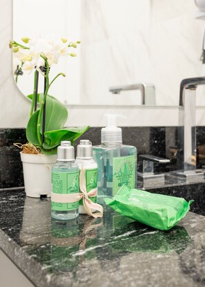 Family Apartment | Bathroom