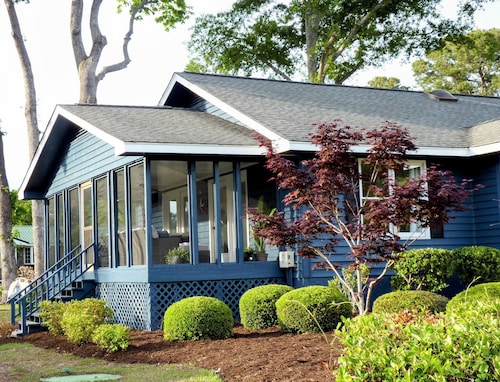 Charming 2-bdrm home in Sunset Beach, walking distance to the Sunset Beach Cir