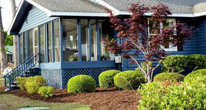 Charming 2-bdrm home in Sunset Beach, walking distance to the Sunset Beach Cir