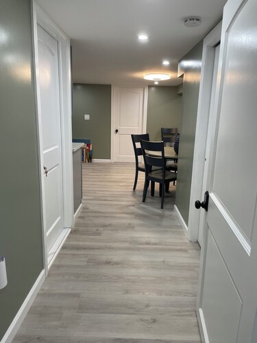 Apartment is located 8 mns from Newark airport