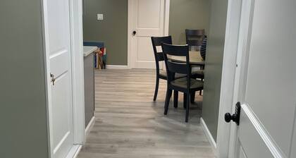 Apartment is located 8 mns from Newark airport