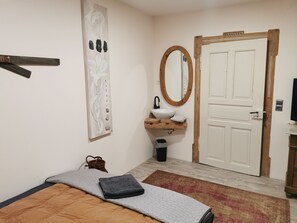 1 bedroom, iron/ironing board, travel cot, WiFi