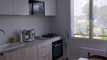 Micro-ondes, four, plaque de cuisson, lave-vaisselle