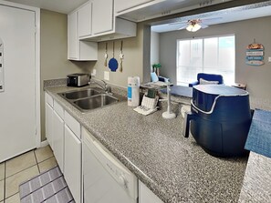 Condo (2 Bedrooms) | Property amenity