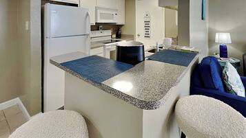 Condo (2 Bedrooms) | Property amenity