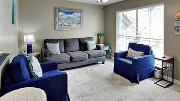 Kondominium (2 Bedrooms) | Bagian depan properti