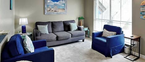 Condo (2 Bedrooms) | Front of property