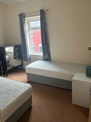 2 chambres, fer et planche à repasser, Wi-Fi, draps fournis