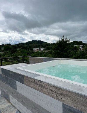 Bain à remous extérieur